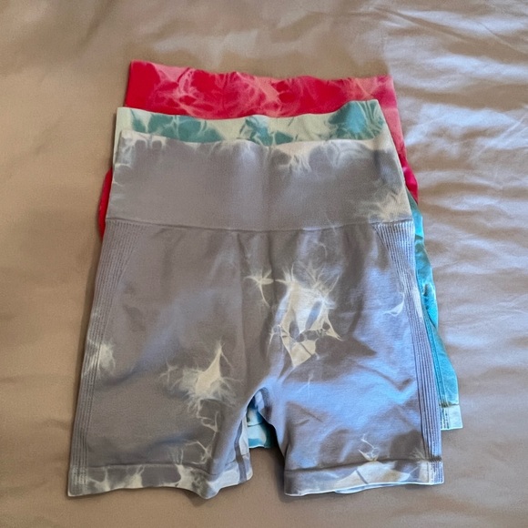 Scrunch Butt Tie-Dye Biker Shorts Set - Picture 1 of 3